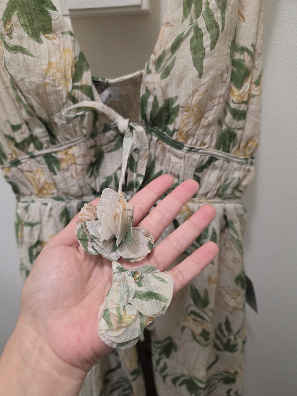 ​En Saison Floral Smocked Midi Dress with Fabric Tassels - NWT - Picture 7 of 14